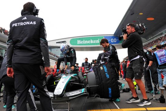 George Russell (GBR) Mercedes AMG Formula One Team W17 on the grid.
15.03.2026. Formula 1 World Championship, Rd 2, Chinese Grand Prix, Shanghai, China, Race Day.
- www.xpbimages.com, EMail: requests@xpbimages.com © Copyright: Patching / XPB Images