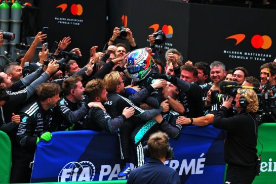 Race winner Andrea Kimi Antonelli (ITA) Mercedes AMG Formula One Team celebrates with the team in parc ferme.
15.03.2026. Formula 1 World Championship, Rd 2, Chinese Grand Prix, Shanghai, China, Race Day.
- www.xpbimages.com, EMail: requests@xpbimages.com © Copyright: Patching / XPB Images