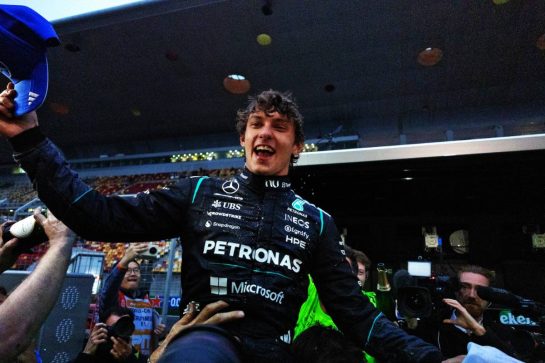 Race winner Andrea Kimi Antonelli (ITA) Mercedes AMG Formula One Team celebrates with the team.
15.03.2026. Formula 1 World Championship, Rd 2, Chinese Grand Prix, Shanghai, China, Race Day.
- www.xpbimages.com, EMail: requests@xpbimages.com © Copyright: Denny / XPB Images