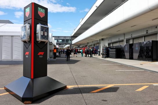 Paddock atmosphere - Tag Heuer clock.
26.03.2026. Formula 1 World Championship, Rd 3, Japanese Grand Prix, Suzuka, Japan, Preparation Day.
- www.xpbimages.com, EMail: requests@xpbimages.com © Copyright: Rew / XPB Images