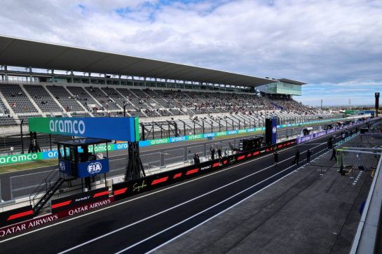 Circuit atmosphere - pit lane.
26.03.2026. Formula 1 World Championship, Rd 3, Japanese Grand Prix, Suzuka, Japan, Preparation Day.
- www.xpbimages.com, EMail: requests@xpbimages.com © Copyright: Batchelor / XPB Images