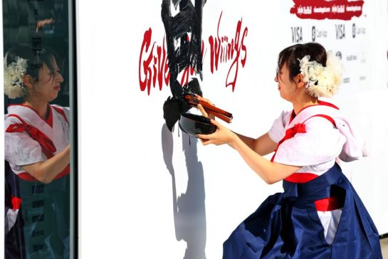 Paddock atmosphere - Racing Bulls Formula One Team Japanese script written on their pit garage boards.
26.03.2026. Formula 1 World Championship, Rd 3, Japanese Grand Prix, Suzuka, Japan, Preparation Day.
- www.xpbimages.com, EMail: requests@xpbimages.com © Copyright: Bearne / XPB Images