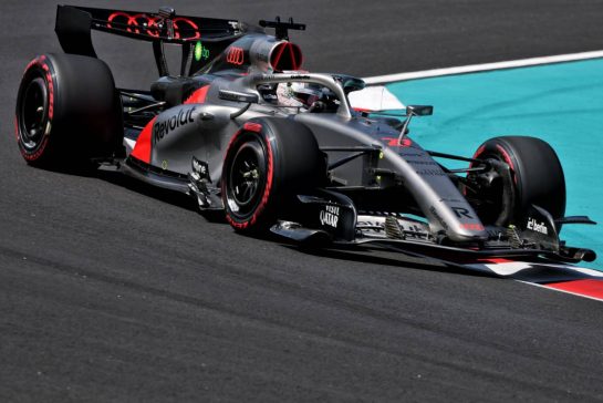 Nico Hulkenberg (GER) Audi F1 Team R26.
27.03.2026. Formula 1 World Championship, Rd 3, Japanese Grand Prix, Suzuka, Japan, Practice Day.
- www.xpbimages.com, EMail: requests@xpbimages.com © Copyright: Charniaux / XPB Images