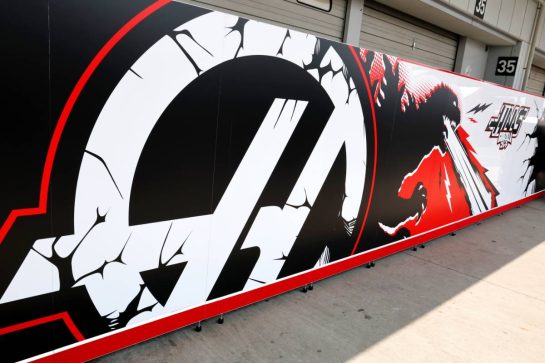 Haas F1 Team - Godzilla branding.
28.03.2026. Formula 1 World Championship, Rd 3, Japanese Grand Prix, Suzuka, Japan, Qualifying Day.
- www.xpbimages.com, EMail: requests@xpbimages.com © Copyright: Batchelor / XPB Images