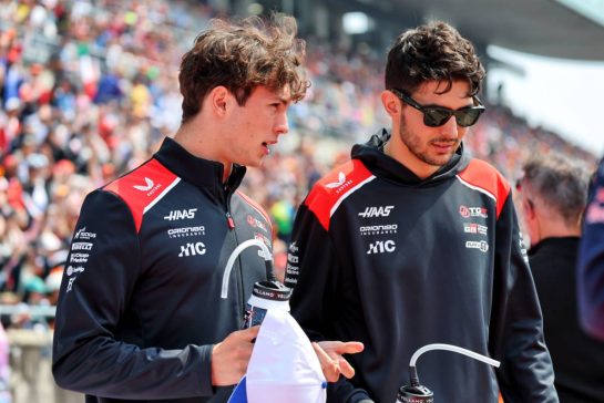 (L to R): Oliver Bearman (GBR) Haas F1 Team with Esteban Ocon (FRA) Haas F1 Team on the drivers' parade.
29.03.2026. Formula 1 World Championship, Rd 3, Japanese Grand Prix, Suzuka, Japan, Race Day.
- www.xpbimages.com, EMail: requests@xpbimages.com © Copyright: Batchelor / XPB Images