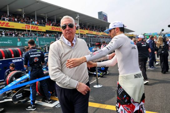 (L to R): Lawrence Stroll (CDN) Aston Martin F1 Team Investor with Esteban Ocon (FRA) Haas F1 Team on the grid.
29.03.2026. Formula 1 World Championship, Rd 3, Japanese Grand Prix, Suzuka, Japan, Race Day.
- www.xpbimages.com, EMail: requests@xpbimages.com © Copyright: Batchelor / XPB Images