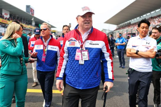 George Edward Glass (USA) USA Ambassador to Japan on the grid.
29.03.2026. Formula 1 World Championship, Rd 3, Japanese Grand Prix, Suzuka, Japan, Race Day.
- www.xpbimages.com, EMail: requests@xpbimages.com © Copyright: Bearne / XPB Images