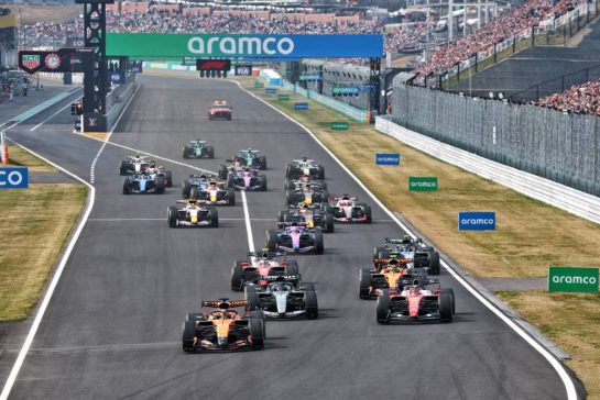 Oscar Piastri (AUS) McLaren F1 Team MCL40 takes the lead at the start of the race.
29.03.2026. Formula 1 World Championship, Rd 3, Japanese Grand Prix, Suzuka, Japan, Race Day.
- www.xpbimages.com, EMail: requests@xpbimages.com © Copyright: Bearne / XPB Images