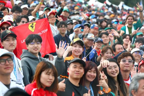 Circuit atmosphere - fans in the grandstand.
29.03.2026. Formula 1 World Championship, Rd 3, Japanese Grand Prix, Suzuka, Japan, Race Day.
- www.xpbimages.com, EMail: requests@xpbimages.com © Copyright: Bearne / XPB Images