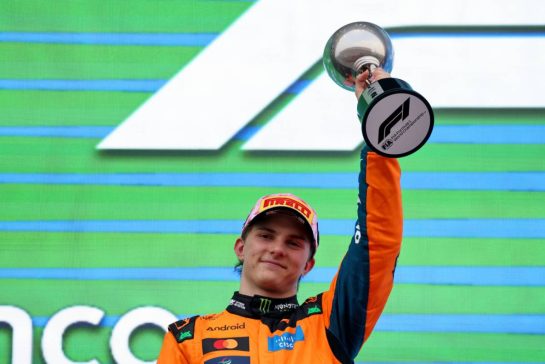 Oscar Piastri (AUS) McLaren F1 Team celebrates his second position on the podium.
29.03.2026. Formula 1 World Championship, Rd 3, Japanese Grand Prix, Suzuka, Japan, Race Day.
- www.xpbimages.com, EMail: requests@xpbimages.com © Copyright: Rew / XPB Images
