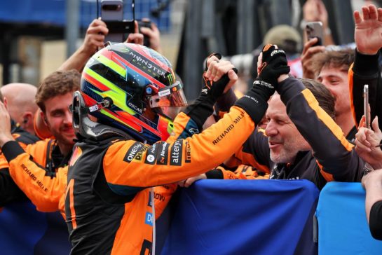 Oscar Piastri (AUS) McLaren F1 Team celebrates his second position in parc ferme with Zak Brown (USA) McLaren F1 Team Executive Director.
29.03.2026. Formula 1 World Championship, Rd 3, Japanese Grand Prix, Suzuka, Japan, Race Day.
- www.xpbimages.com, EMail: requests@xpbimages.com © Copyright: Rew / XPB Images