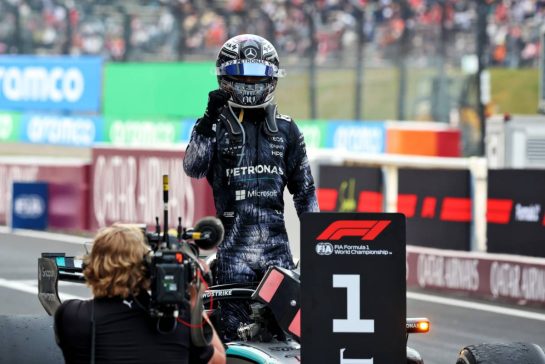 Race winner Andrea Kimi Antonelli (ITA) Mercedes AMG Formula One Team W17 celebrates in parc ferme.
29.03.2026. Formula 1 World Championship, Rd 3, Japanese Grand Prix, Suzuka, Japan, Race Day.
- www.xpbimages.com, EMail: requests@xpbimages.com © Copyright: Rew / XPB Images