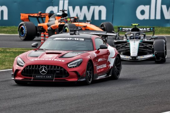 Andrea Kimi Antonelli (ITA) Mercedes AMG Formula One Team W17 leads behind the Mercedes FIA Safety Car.
29.03.2026. Formula 1 World Championship, Rd 3, Japanese Grand Prix, Suzuka, Japan, Race Day.
- www.xpbimages.com, EMail: requests@xpbimages.com © Copyright: Rew / XPB Images