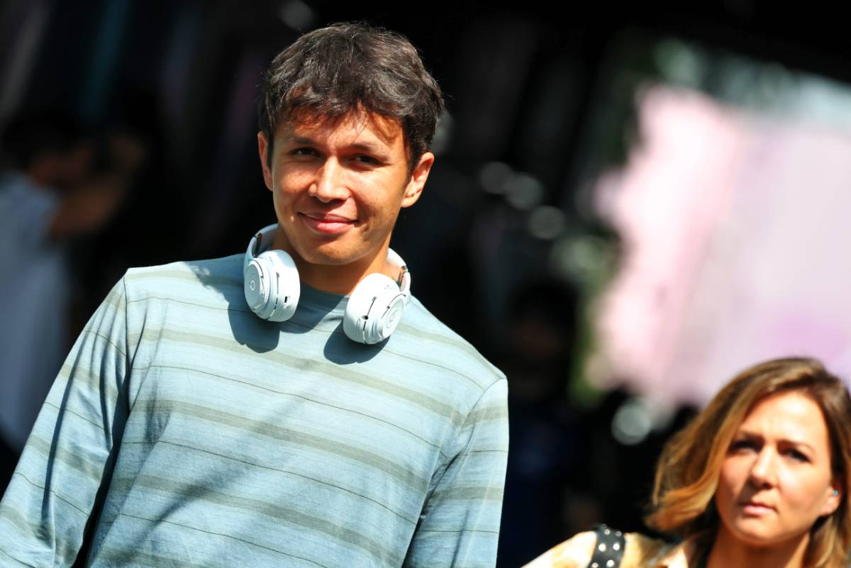Alex Albon commits to Williams through 2027