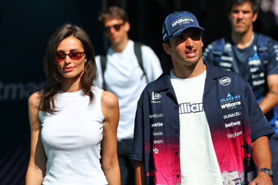 (L to R): Rebecca Donaldson (GBR) with her boyfriend Carlos Sainz (ESP) Williams F1 Team.
01.05.2026. Formula 1 World Championship, Rd 4, Miami Grand Prix, Miami, Florida, USA, Sprint Qualifying Day.
- www.xpbimages.com, EMail: requests@xpbimages.com © Copyright: Bearne / XPB Images