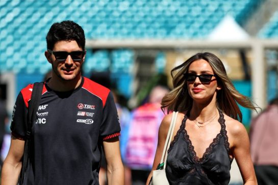 (L to R): Esteban Ocon (FRA) Haas F1 Team with his (GBR) Flavy Barla (FRA).
01.05.2026. Formula 1 World Championship, Rd 4, Miami Grand Prix, Miami, Florida, USA, Sprint Qualifying Day.
- www.xpbimages.com, EMail: requests@xpbimages.com © Copyright: Rew / XPB Images