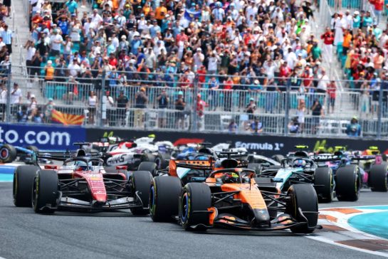 Oscar Piastri (AUS) McLaren F1 Team MCL40 at the start of Sprint.
02.05.2026. Formula 1 World Championship, Rd 4, Miami Grand Prix, Miami, Florida, USA, Sprint and Qualifying Day.
- www.xpbimages.com, EMail: requests@xpbimages.com © Copyright: Charniaux / XPB Images