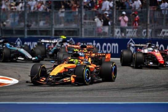 Lando Norris (GBR) McLaren F1 Team MCL40 leads at the start of Sprint.
02.05.2026. Formula 1 World Championship, Rd 4, Miami Grand Prix, Miami, Florida, USA, Sprint and Qualifying Day.
- www.xpbimages.com, EMail: requests@xpbimages.com © Copyright: Price / XPB Images
