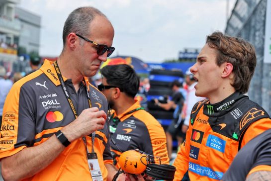 (L to R): Tom Stallard (GBR) McLaren F1 Team Race Engineer with Oscar Piastri (AUS) McLaren F1 Team on the grid.
02.05.2026. Formula 1 World Championship, Rd 4, Miami Grand Prix, Miami, Florida, USA, Sprint and Qualifying Day.
- www.xpbimages.com, EMail: requests@xpbimages.com © Copyright: Moy / XPB Images