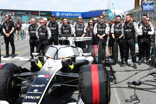 Cadillac Formula 1 Team - as the grid pays its respects to Alex Zanardi (ITA).
02.05.2026. Formula 1 World Championship, Rd 4, Miami Grand Prix, Miami, Florida, USA, Sprint and Qualifying Day.
- www.xpbimages.com, EMail: requests@xpbimages.com © Copyright: Bearne / XPB Images