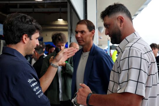 (L to R): Carlos Sainz (ESP) Williams F1 Team with Rafael Nadal (ESP) Tennis Player and Jon Rahm (ESP) Golfer.
03.05.2026. Formula 1 World Championship, Rd 4, Miami Grand Prix, Miami, Florida, USA, Race Day.
- www.xpbimages.com, EMail: requests@xpbimages.com © Copyright: Batchelor / XPB Images