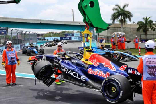 Isack Hadjar (FRA) Red Bull Racing RB22 crashed out of the race.
03.05.2026. Formula 1 World Championship, Rd 4, Miami Grand Prix, Miami, Florida, USA, Race Day.
- www.xpbimages.com, EMail: requests@xpbimages.com © Copyright: Batchelor / XPB Images