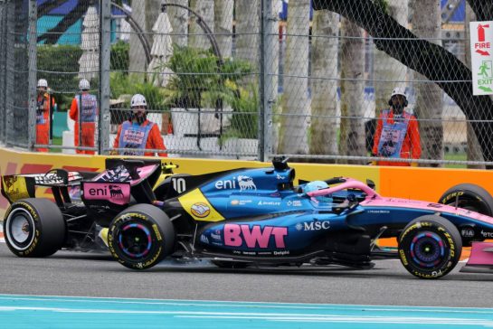 Pierre Gasly (FRA) Alpine F1 Team A526 and Liam Lawson (NZL) Racing Bulls Formula One Team VCARB 03 collide.
03.05.2026. Formula 1 World Championship, Rd 4, Miami Grand Prix, Miami, Florida, USA, Race Day.
- www.xpbimages.com, EMail: requests@xpbimages.com © Copyright: Charniaux / XPB Images