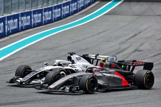Sergio Perez (MEX) Cadillac Formula 1 Team MAC-26 and Gabriel Bortoleto (BRA) Audi F1 Team R26 battle for position.
03.05.2026. Formula 1 World Championship, Rd 4, Miami Grand Prix, Miami, Florida, USA, Race Day.
- www.xpbimages.com, EMail: requests@xpbimages.com © Copyright: Moy / XPB Images