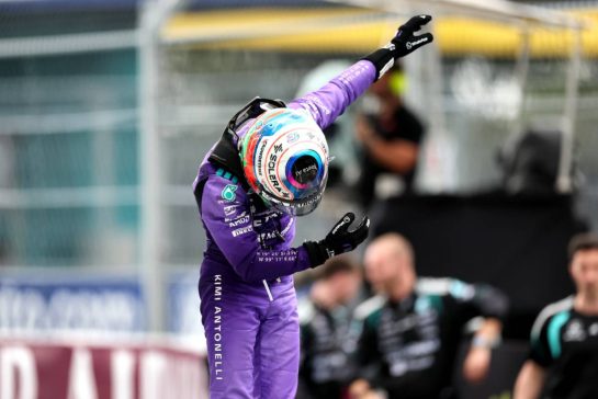 Race winner Andrea Kimi Antonelli (ITA) Mercedes AMG Formula One Team celebrates in parc ferme.
03.05.2026. Formula 1 World Championship, Rd 4, Miami Grand Prix, Miami, Florida, USA, Race Day.
- www.xpbimages.com, EMail: requests@xpbimages.com © Copyright: Charniaux / XPB Images