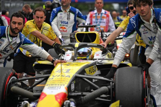 Arvid Lindblad (GBR) Racing Bulls Formula One Team VCARB 03 on the grid.
03.05.2026. Formula 1 World Championship, Rd 4, Miami Grand Prix, Miami, Florida, USA, Race Day.
- www.xpbimages.com, EMail: requests@xpbimages.com © Copyright: Price / XPB Images