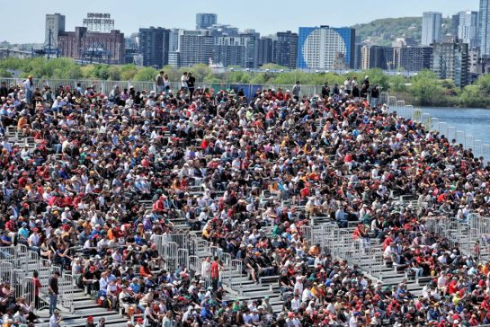 Circuit atmosphere - fans in the grandstand.
22.05.2026. Formula 1 World Championship, Rd 5, Canadian Grand Prix, Montreal, Canada, Sprint Qualifying Day.
- www.xpbimages.com, EMail: requests@xpbimages.com © Copyright: Moy / XPB Images