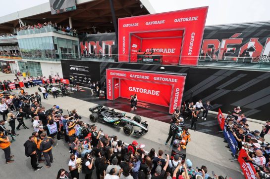 Sprint winner George Russell (GBR) Mercedes AMG Formula One Team with Lando Norris (GBR) McLaren F1 Team and Oscar Piastri (AUS) McLaren F1 Team in parc ferme.
23.05.2026. Formula 1 World Championship, Rd 5, Canadian Grand Prix, Montreal, Canada, Sprint and Qualifying Day.
- www.xpbimages.com, EMail: requests@xpbimages.com © Copyright: Moy / XPB Images