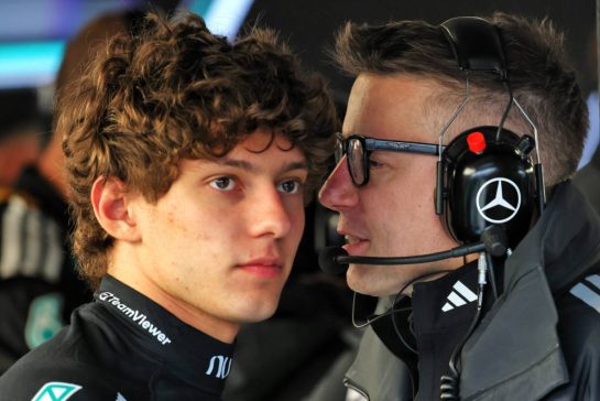 Andrea Kimi Antonelli (ITA) Mercedes AMG Formula One Team with Peter Bonnington (GBR) Mercedes AMG Formula One Team Race Engineer.
24.05.2026. Formula 1 World Championship, Rd 5, Canadian Grand Prix, Montreal, Canada, Race Day.
- www.xpbimages.com, EMail: requests@xpbimages.com © Copyright: Batchelor / XPB Images