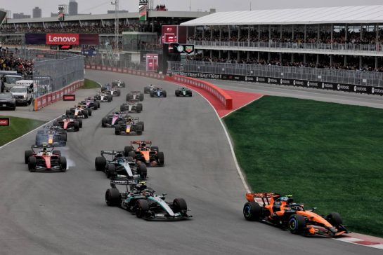 Lando Norris (GBR) McLaren F1 Team MCL40 leads Andrea Kimi Antonelli (ITA) Mercedes AMG Formula One Team W17 at the start of the race.
24.05.2026. Formula 1 World Championship, Rd 5, Canadian Grand Prix, Montreal, Canada, Race Day.
- www.xpbimages.com, EMail: requests@xpbimages.com © Copyright: Moy / XPB Images