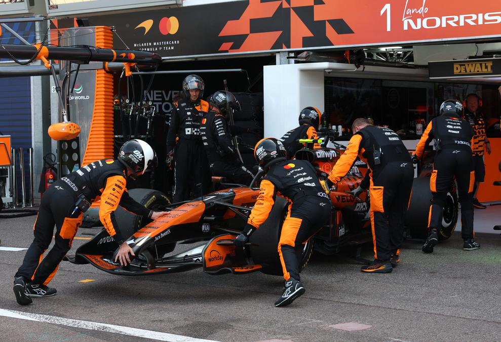 McLaren: Mercedes customer status has put team on the back foot