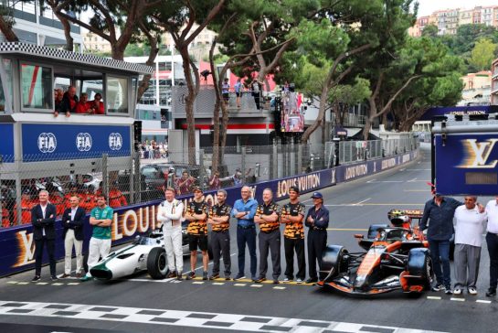 McLaren F1 Team celebrates its 1000th GP (L to R): David Coulthard (GBR); Heikki Kovalainen (FIN); Fernando Alonso (ESP) Aston Martin F1 Team; Mika Hakkinen (FIN); Oscar Piastri (AUS) McLaren F1 Team; Andrea Stella (ITA) McLaren F1 Team Team Principal; Stefano Domenicali (ITA) Formula One President and CEO; Zak Brown (USA) McLaren F1 Team Executive Director; Lando Norris (GBR) McLaren F1 Team; Emerson Fittipaldi (BRA); and Juan Pablo Montoya (COL).
04.06.2026. Formula 1 World Championship, Rd 6, Monaco Grand Prix, Monte Carlo, Monaco, Preparation Day.
- www.xpbimages.com, EMail: requests@xpbimages.com © Copyright: Batchelor / XPB Images