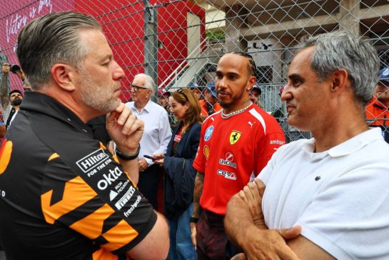 (L to R): Zak Brown (USA) McLaren F1 Team Executive Director with Lewis Hamilton (GBR) Scuderia Ferrari and Juan Pablo Montoya (COL).
04.06.2026. Formula 1 World Championship, Rd 6, Monaco Grand Prix, Monte Carlo, Monaco, Preparation Day.
- www.xpbimages.com, EMail: requests@xpbimages.com © Copyright: XPB Images