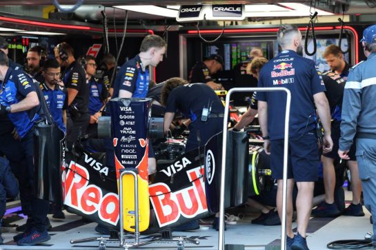 Red Bull Racing mechanics work on Isack Hadjar's (FRA) Red Bull Racing RB22.
05.06.2026. Formula 1 World Championship, Rd 6, Monaco Grand Prix, Monte Carlo, Monaco, Practice Day.
- www.xpbimages.com, EMail: requests@xpbimages.com © Copyright: Batchelor / XPB Images