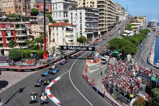 Sergio Perez (MEX) Cadillac Formula 1 Team MAC-26 and Liam Lawson (NZL) Racing Bulls Formula One Team VCARB 03 at the start of the race.
07.06.2026. Formula 1 World Championship, Rd 6, Monaco Grand Prix, Monte Carlo, Monaco, Race Day.
- www.xpbimages.com, EMail: requests@xpbimages.com © Copyright: Bearne / XPB Images