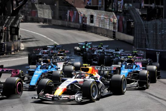 Liam Lawson (NZL) Racing Bulls Formula One Team VCARB 03 at the start of the race.
07.06.2026. Formula 1 World Championship, Rd 6, Monaco Grand Prix, Monte Carlo, Monaco, Race Day.
- www.xpbimages.com, EMail: requests@xpbimages.com © Copyright: Charniaux / XPB Images