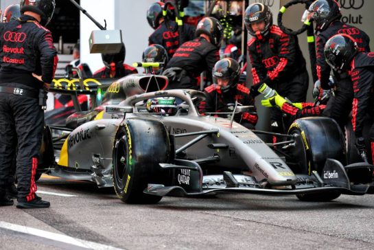 Gabriel Bortoleto (BRA) Audi F1 Team R26 makes a pit stop.
07.06.2026. Formula 1 World Championship, Rd 6, Monaco Grand Prix, Monte Carlo, Monaco, Race Day.
- www.xpbimages.com, EMail: requests@xpbimages.com © Copyright: Bearne / XPB Images