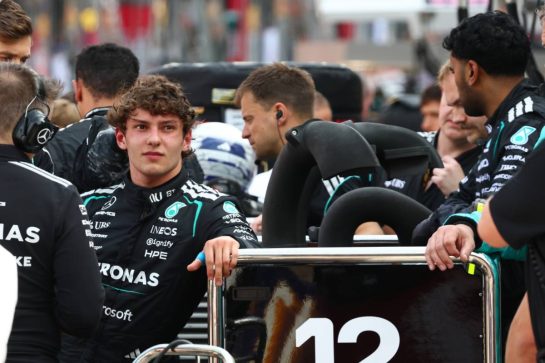 Andrea Kimi Antonelli (ITA) Mercedes AMG Formula One Team in the pits with Peter Bonnington (GBR) Mercedes AMG Formula One Team Race Engineer as the race is red flagged.
07.06.2026. Formula 1 World Championship, Rd 6, Monaco Grand Prix, Monte Carlo, Monaco, Race Day.
- www.xpbimages.com, EMail: requests@xpbimages.com © Copyright: Bearne / XPB Images