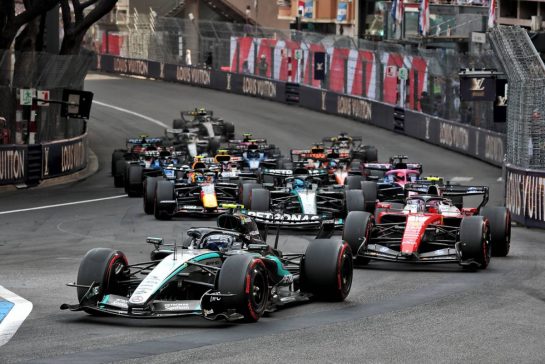 Andrea Kimi Antonelli (ITA) Mercedes AMG Formula One Team W17 leads at the restart of the race.
07.06.2026. Formula 1 World Championship, Rd 6, Monaco Grand Prix, Monte Carlo, Monaco, Race Day.
- www.xpbimages.com, EMail: requests@xpbimages.com © Copyright: Charniaux / XPB Images