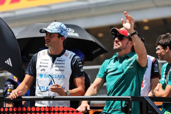(L to R): Carlos Sainz (ESP) Williams F1 Team and Fernando Alonso (ESP) Aston Martin F1 Team on the drivers' parade.
14.06.2026. Formula 1 World Championship, Rd 7, Barcelona-Catalunya Grand Prix, Barcelona, Spain, Race Day.
- www.xpbimages.com, EMail: requests@xpbimages.com © Copyright: Charniaux / XPB Images