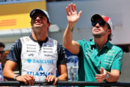 (L to R): Carlos Sainz (ESP) Williams F1 Team with Fernando Alonso (ESP) Aston Martin F1 Team on the drivers' parade.
14.06.2026. Formula 1 World Championship, Rd 7, Barcelona-Catalunya Grand Prix, Barcelona, Spain, Race Day.
- www.xpbimages.com, EMail: requests@xpbimages.com © Copyright: Batchelor / XPB Images