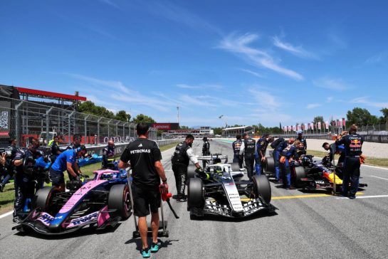 (L to R): Franco Colapinto (ARG) Alpine F1 Team A526; Sergio Perez (MEX) Cadillac Formula 1 Team MAC-26; and Max Verstappen (NLD) Red Bull Racing RB22 on the grid.
14.06.2026. Formula 1 World Championship, Rd 7, Barcelona-Catalunya Grand Prix, Barcelona, Spain, Race Day.
- www.xpbimages.com, EMail: requests@xpbimages.com © Copyright: Batchelor / XPB Images