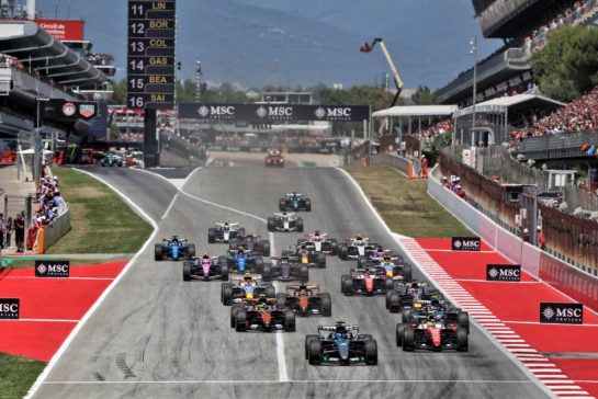 George Russell (GBR) Mercedes AMG Formula One Team W17 leads at the start of the race.
14.06.2026. Formula 1 World Championship, Rd 7, Barcelona-Catalunya Grand Prix, Barcelona, Spain, Race Day.
- www.xpbimages.com, EMail: requests@xpbimages.com © Copyright: Rew / XPB Images
