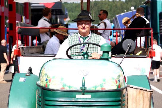 Paddock atmosphere - tractor and trailer.
25.06.2026. Formula 1 World Championship, Rd 8, Austrian Grand Prix, Spielberg, Austria, Preparation Day.
- www.xpbimages.com, EMail: requests@xpbimages.com © Copyright: Bearne / XPB Images