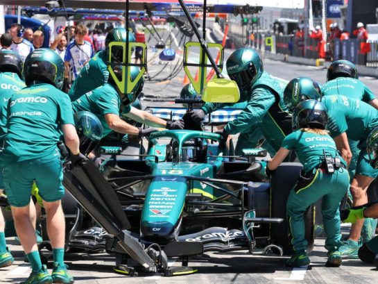 Lance Stroll (CDN) Aston Martin F1 Team AMR26 practices a pit stop.
27.06.2026. Formula 1 World Championship, Rd 8, Austrian Grand Prix, Spielberg, Austria, Qualifying Day.
- www.xpbimages.com, EMail: requests@xpbimages.com © Copyright: Coates / XPB Images
