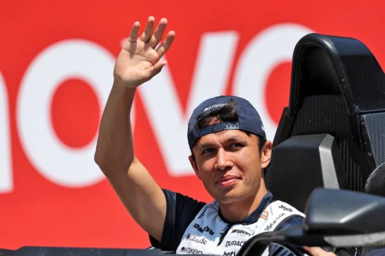 Alexander Albon (THA) Williams F1 Team on the drivers' parade.
28.06.2026. Formula 1 World Championship, Rd 8, Austrian Grand Prix, Spielberg, Austria, Race Day.
- www.xpbimages.com, EMail: requests@xpbimages.com © Copyright: Charniaux / XPB Images